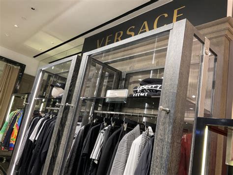 versace москва|Versace, магазин сумок и чемоданов, ул. Петровка, 2, Москва .